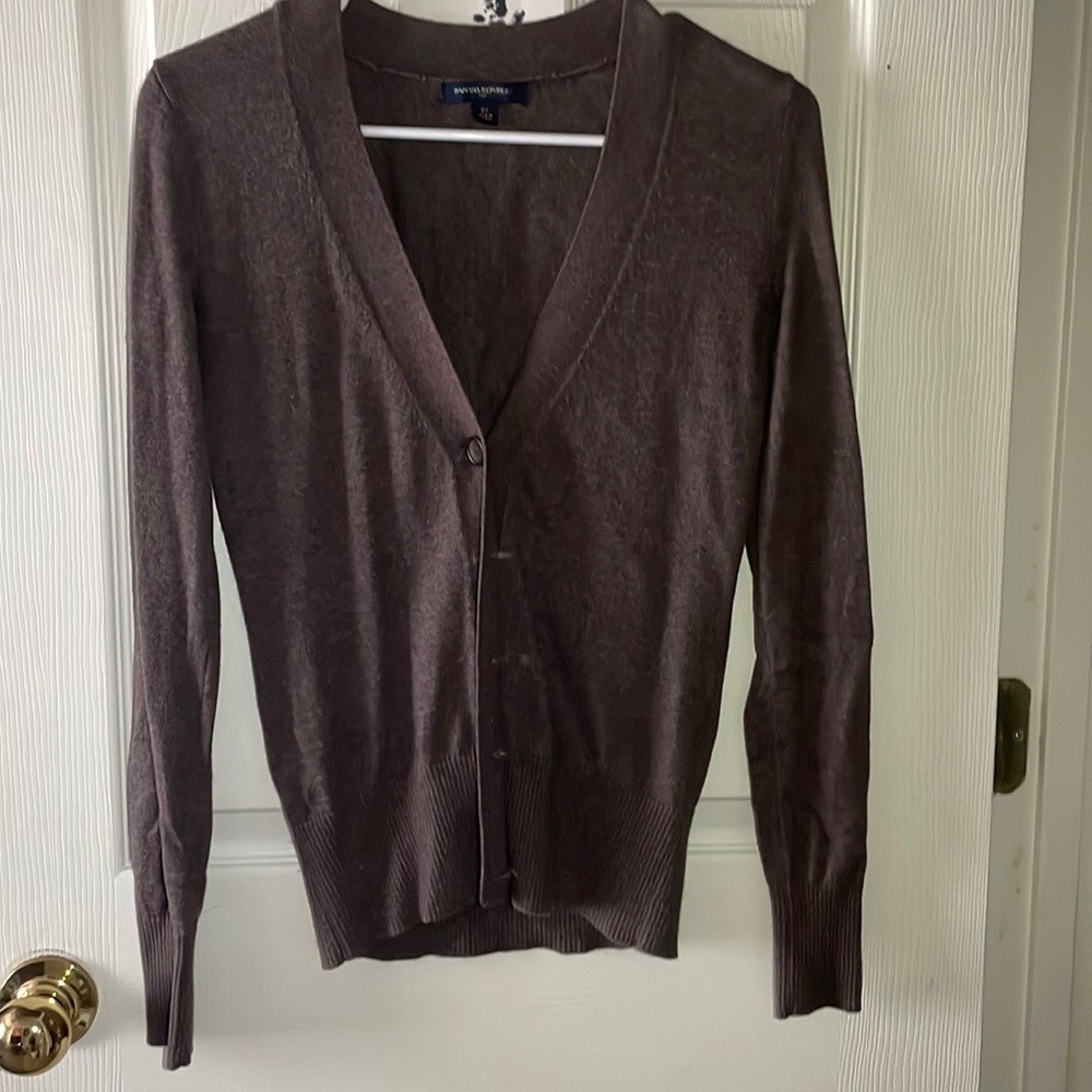 Super cute cardigan 
worn twice 
very good condition